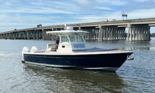 Hunt Yachts 32 Center Console 2020